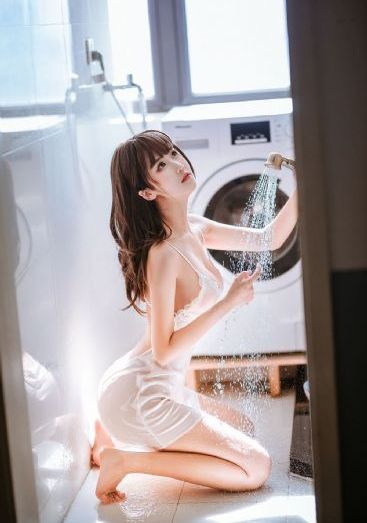 24岁尹律