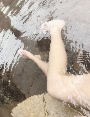 一边吻一边摸进内裤里网站